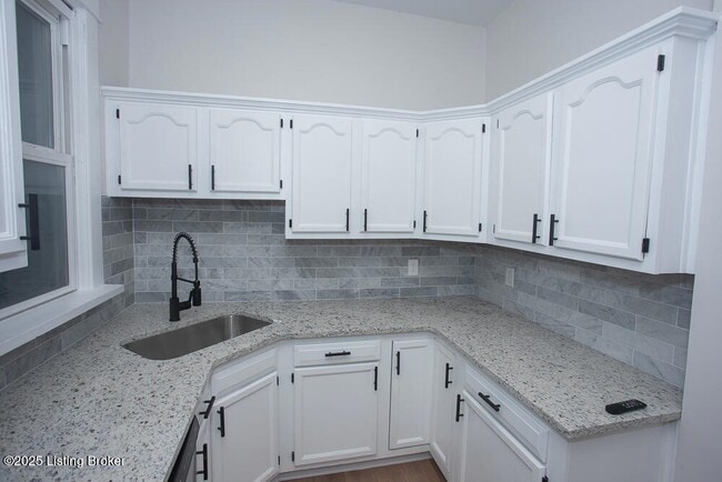 Building Photo - 730 S 38th St