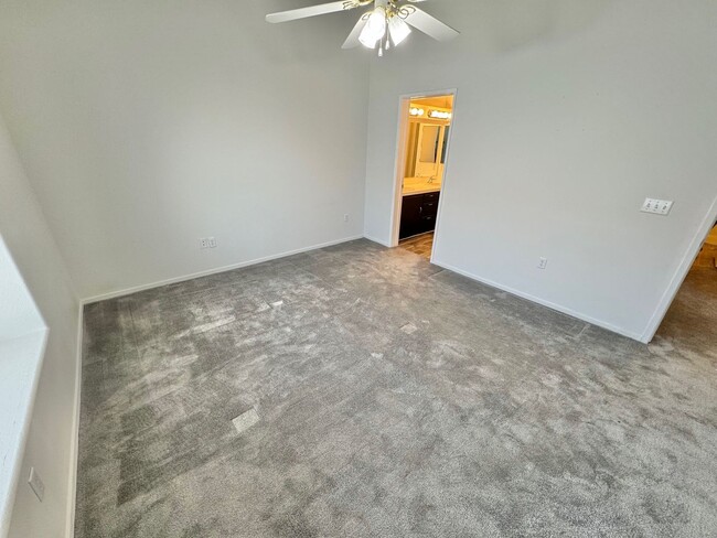 Building Photo - ADORABLE 2 BEDROOM 2 BATHROOM CONDO WITH A...