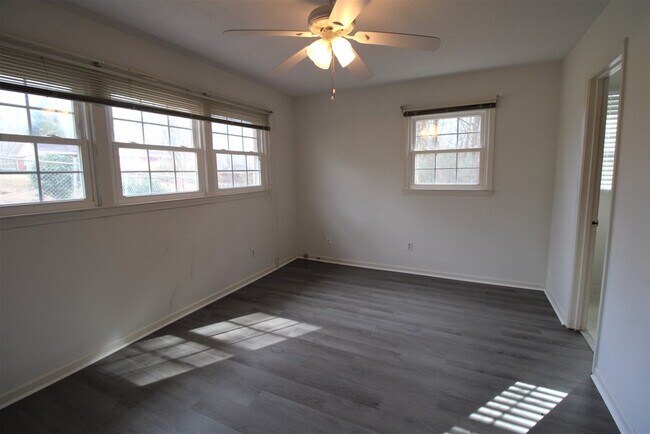 Building Photo - 2378 Valleybrook Rd