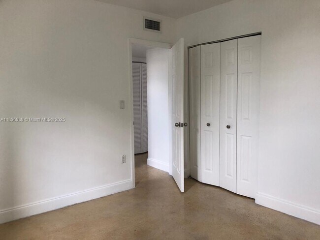 Building Photo - 665 NE 83rd Terrace