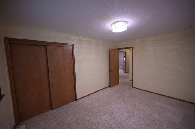 Building Photo - Single level, 3+ bed 3 bath, 2,932 sf home on 1.23 acres in Sequim