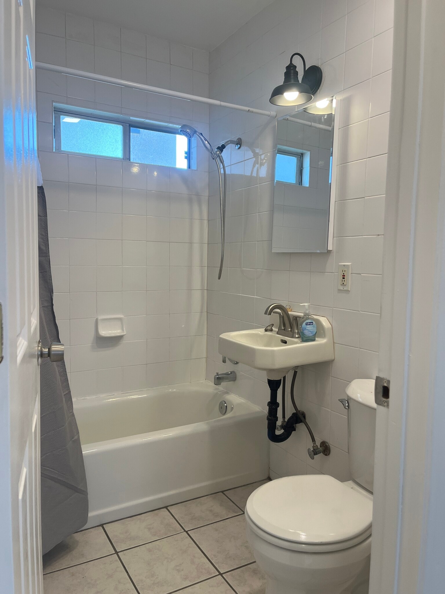 Building Photo - 3945 4th Ave