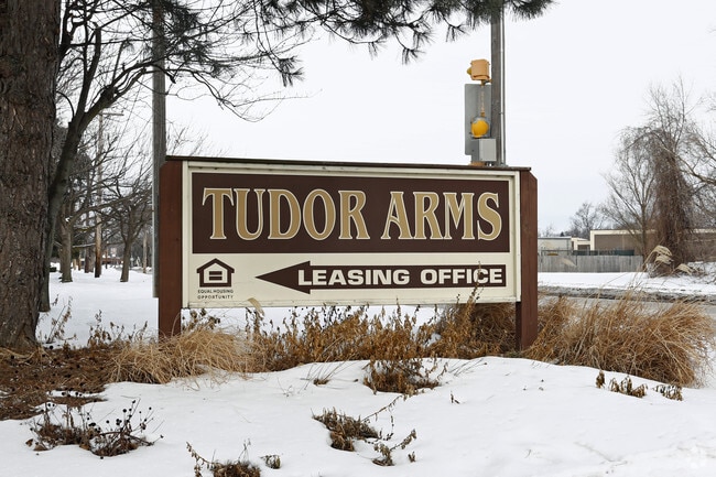 Building Photo - Tudor Arms