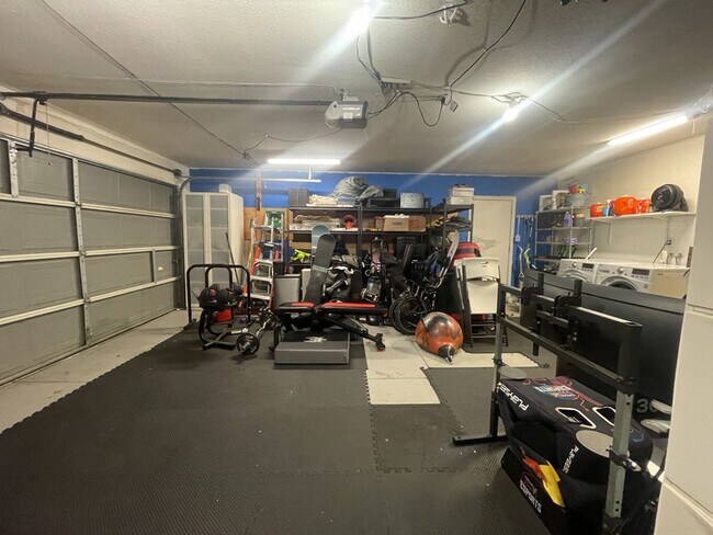 Building Photo - Fantastic East Davis 3 bedroom available for summer move in!