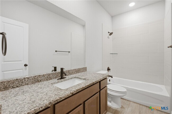 Building Photo - 3201 Hedwig St