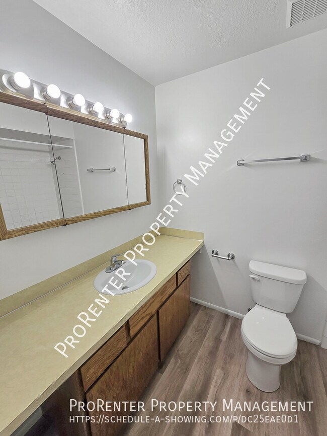 Building Photo - 239 E 975 S
