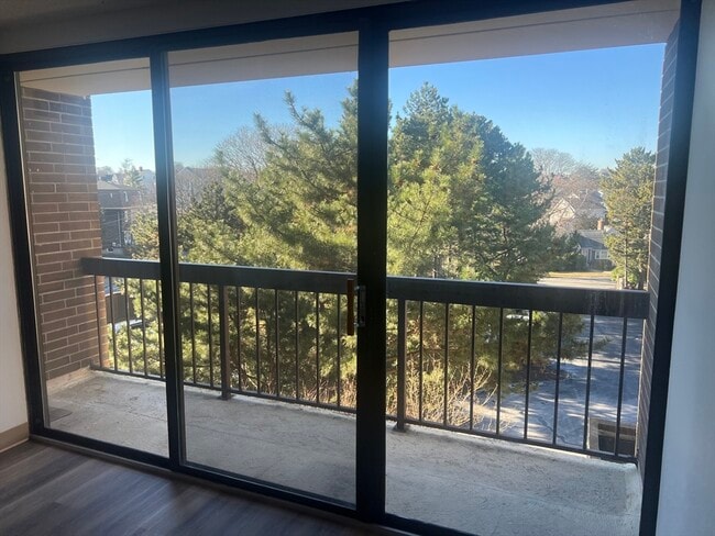 Building Photo - 1 Pond St