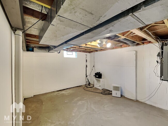 Building Photo - 6576 Canby Pl