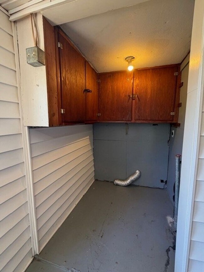 Building Photo - ~~ Cute 2-bedroom Brick Ranch located in Elon ~~