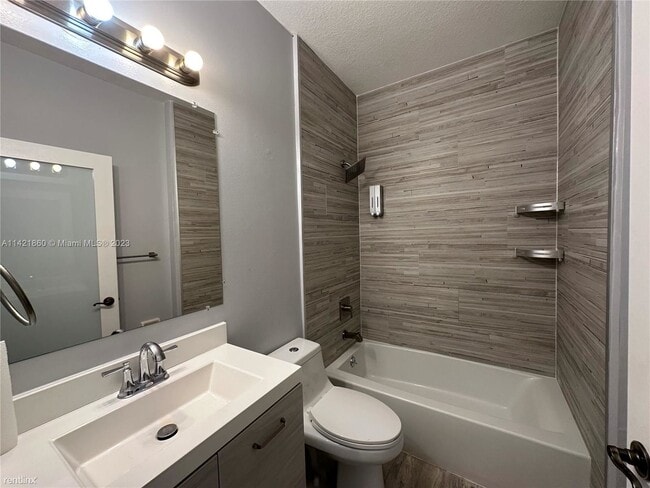 Building Photo - 4 br, 3 bath House - Bellagio At Vizcaya