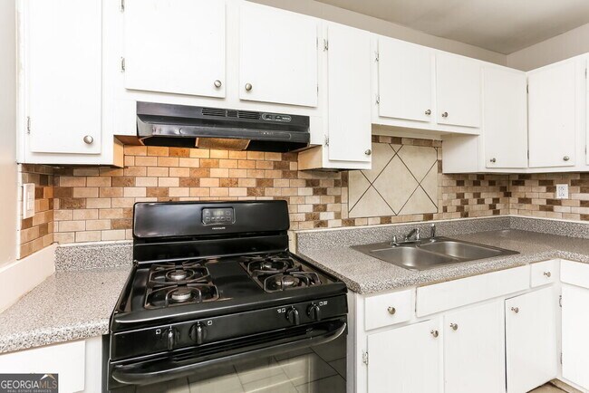 Building Photo - 599 Plainville Dr SW
