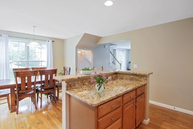 Building Photo - 77 Buttercup Ln