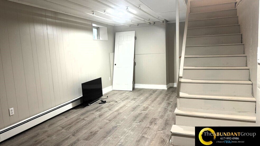 Building Photo - 222 Hamilton St