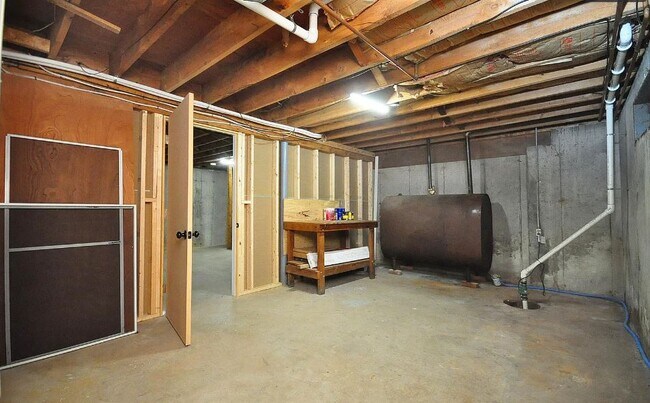 Building Photo - 1700 Farmington Ave