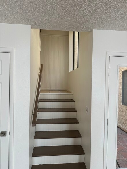 Building Photo - 8140 Spur Ct