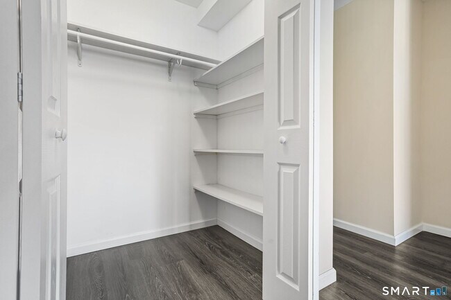 Building Photo - 143 Hoyt St