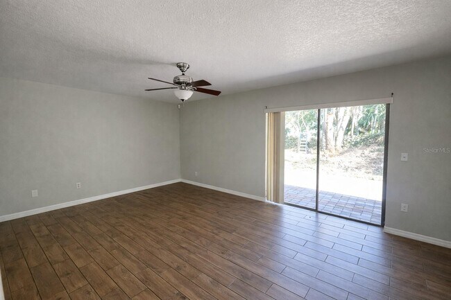 Building Photo - 9313 Palm Tree Dr