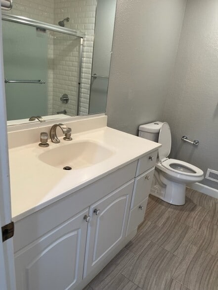 Building Photo - 502 Hope Ter