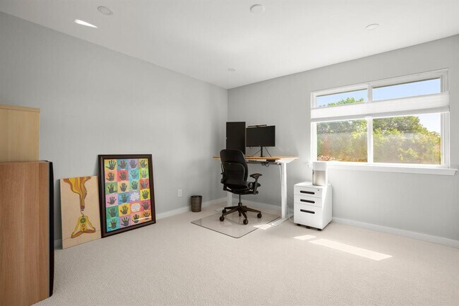 Building Photo - 6102 Smith Oak Trail