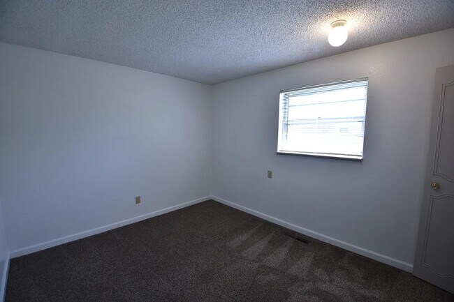 Building Photo - Spacious 2BR/2BA with Fenced Yard in Boulder