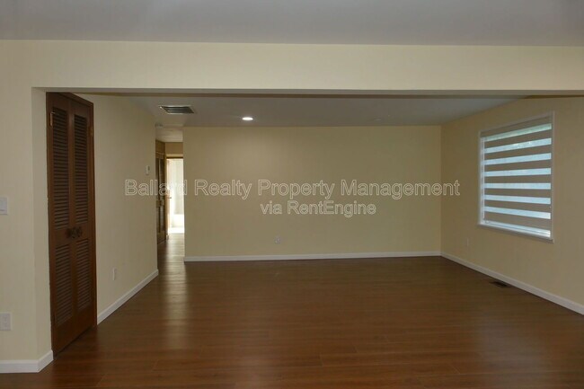 Building Photo - 2127 N 160th St
