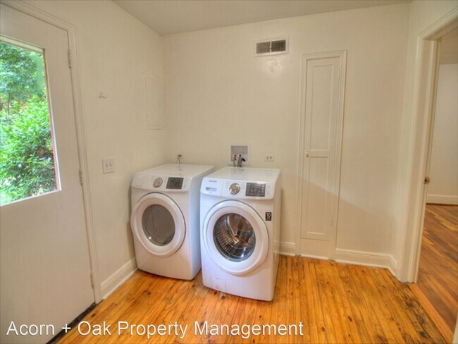 Building Photo - 3 br, 2 bath House - 107 W. Woodridge Dr.