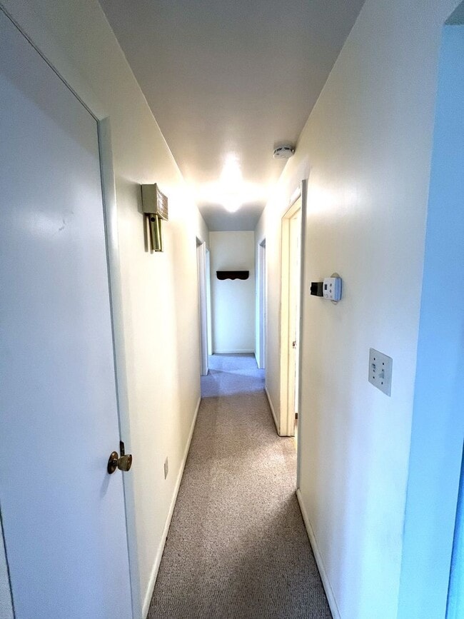 Building Photo - Beautifully Renovated Single-Family Ranch – 3 Beds, 2 Baths