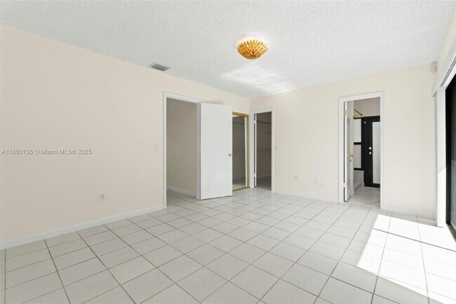 Building Photo - 11044 SW 128th Ct