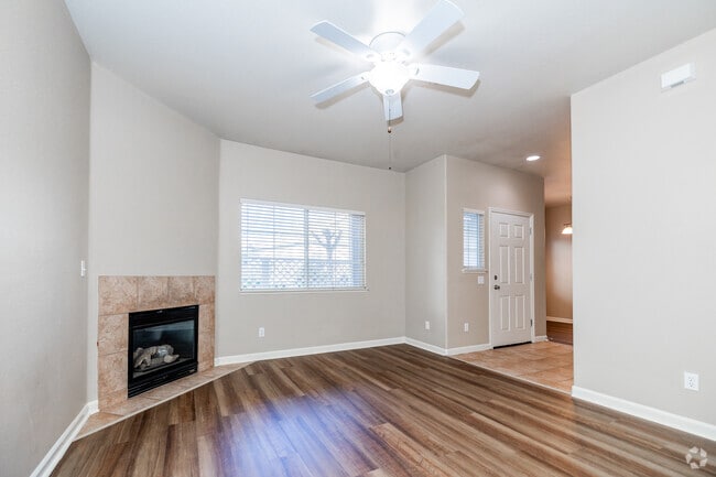 2BR, 2BA - 1,000SF Living Room - Lincoln Gardens Apartments