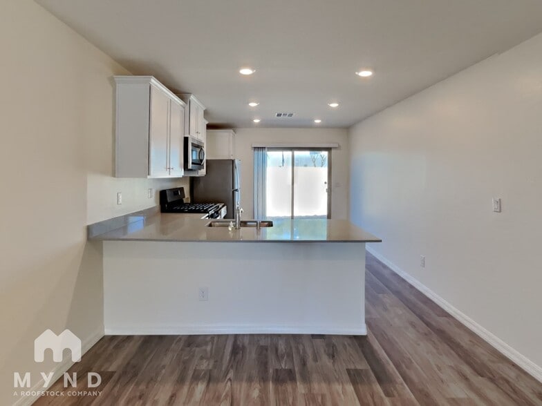 Building Photo - 4249 Gold Desert St