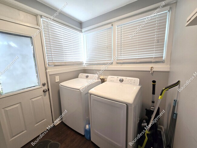 Building Photo - 2649 Jefferson Terrace