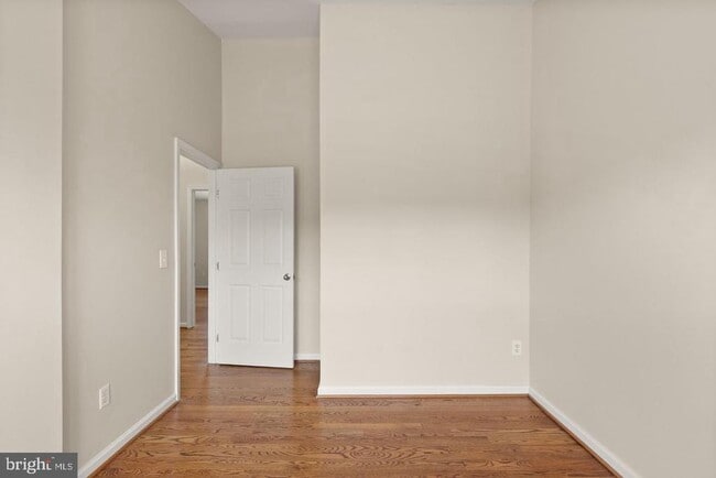 Building Photo - 917 Rolfe Pl
