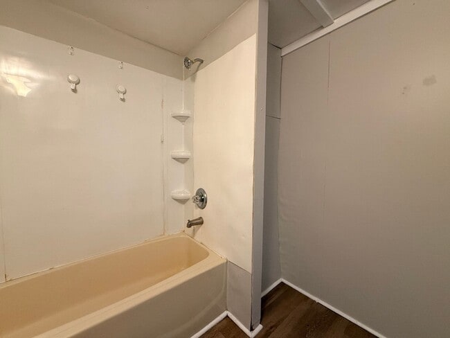 Building Photo - Updated 3 Bedroom House FOR RENT in Laurel Lakes $1550