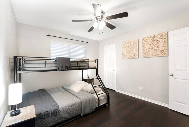 Building Photo - 7418 Lake Livingston Dr