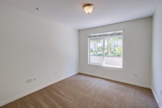 Building Photo - Luxury living in beautiful UTC, Spacious 2...