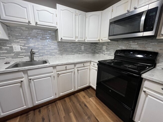 Building Photo - Columbia Heights| 3Bd 1Bth | Top Floor | F...