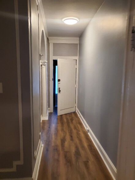 Building Photo - 803 Brooks Ln