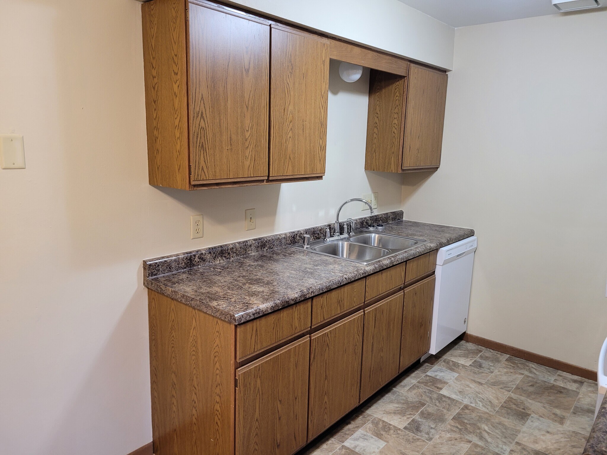 Building Photo - 2022 Sylvan Way