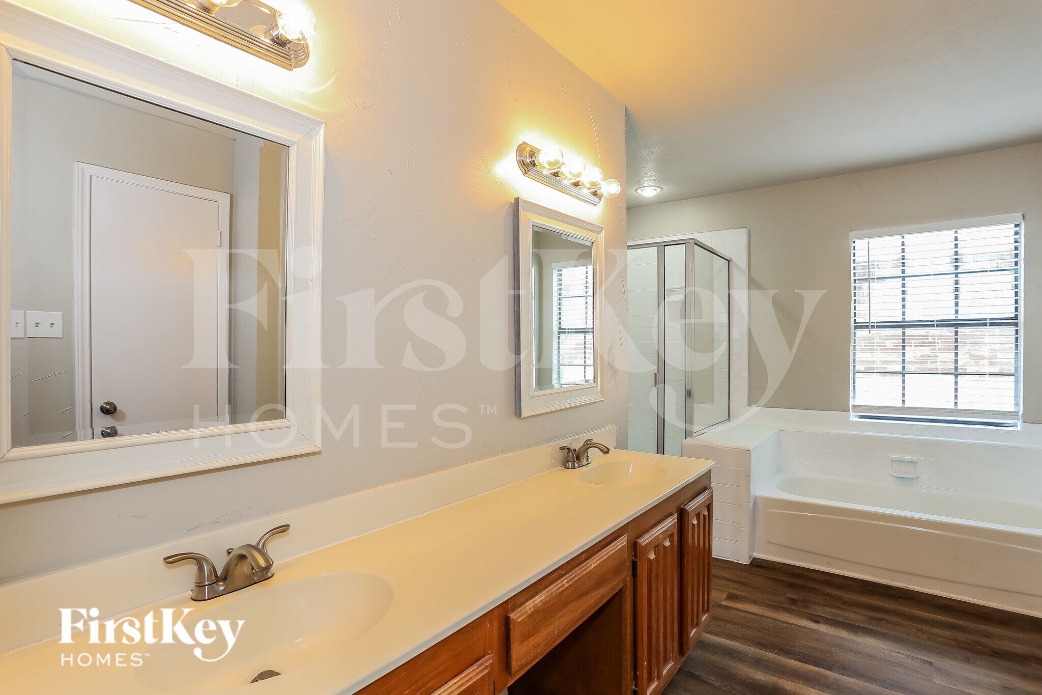 Building Photo - 2416 Sutton Dr