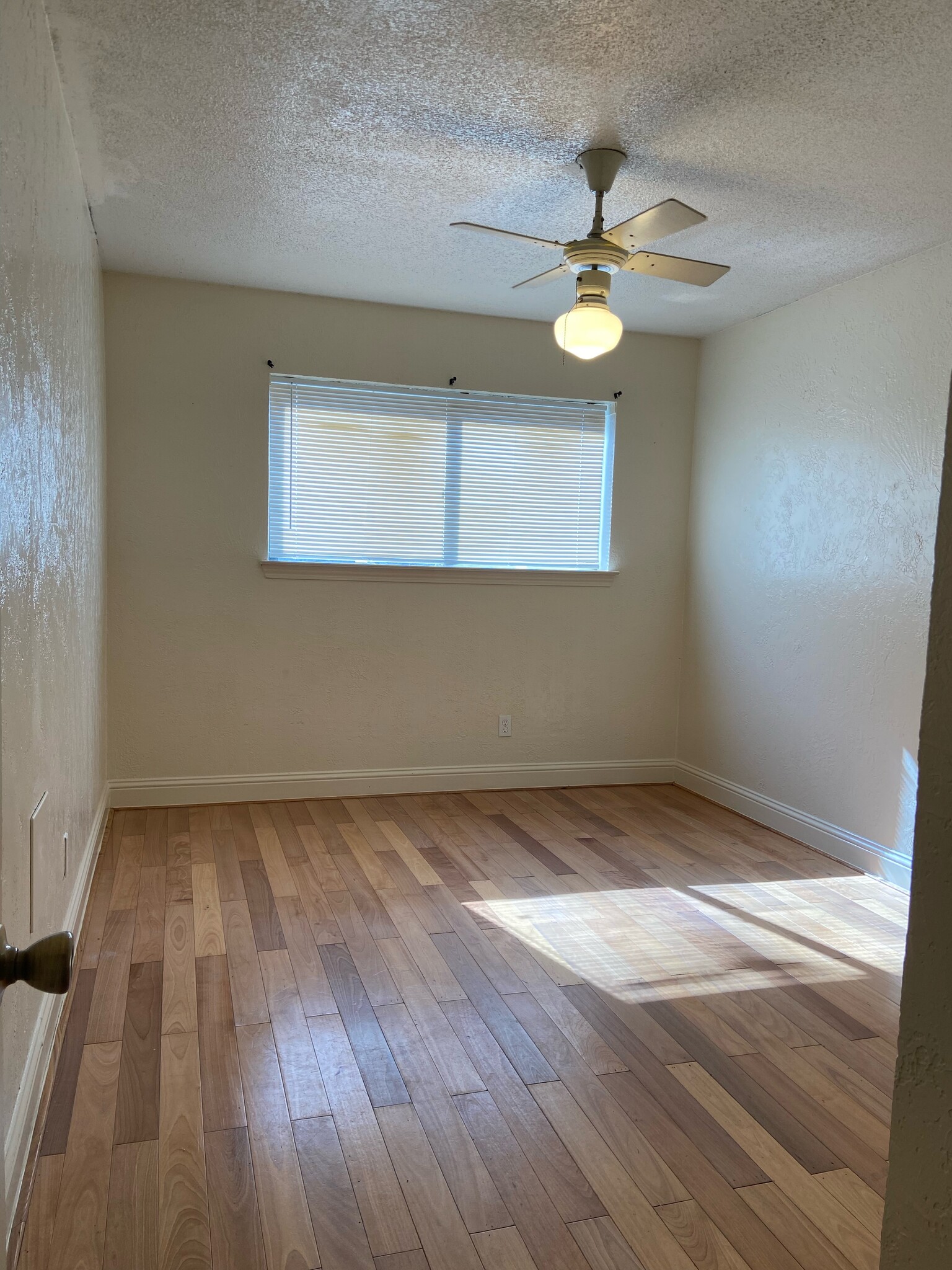 Building Photo - 2129 Poppy Ln