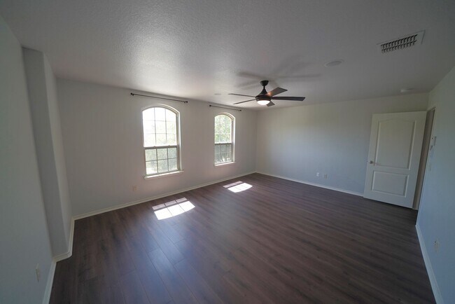 Building Photo - Great 4 Bedroom Home Now Available in Cibo...