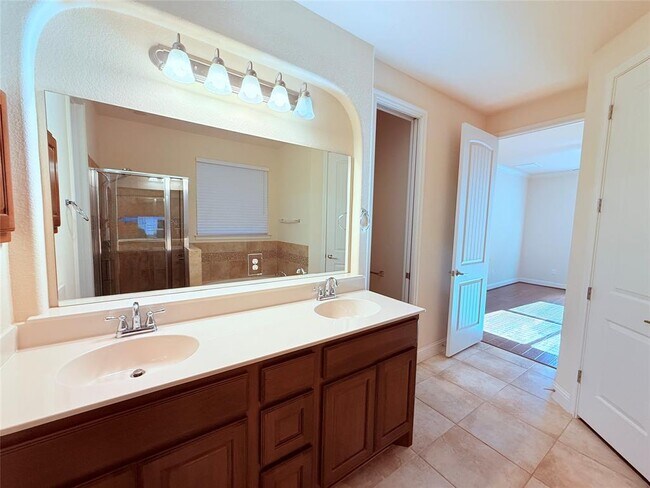 Building Photo - 2505 Amur Dr