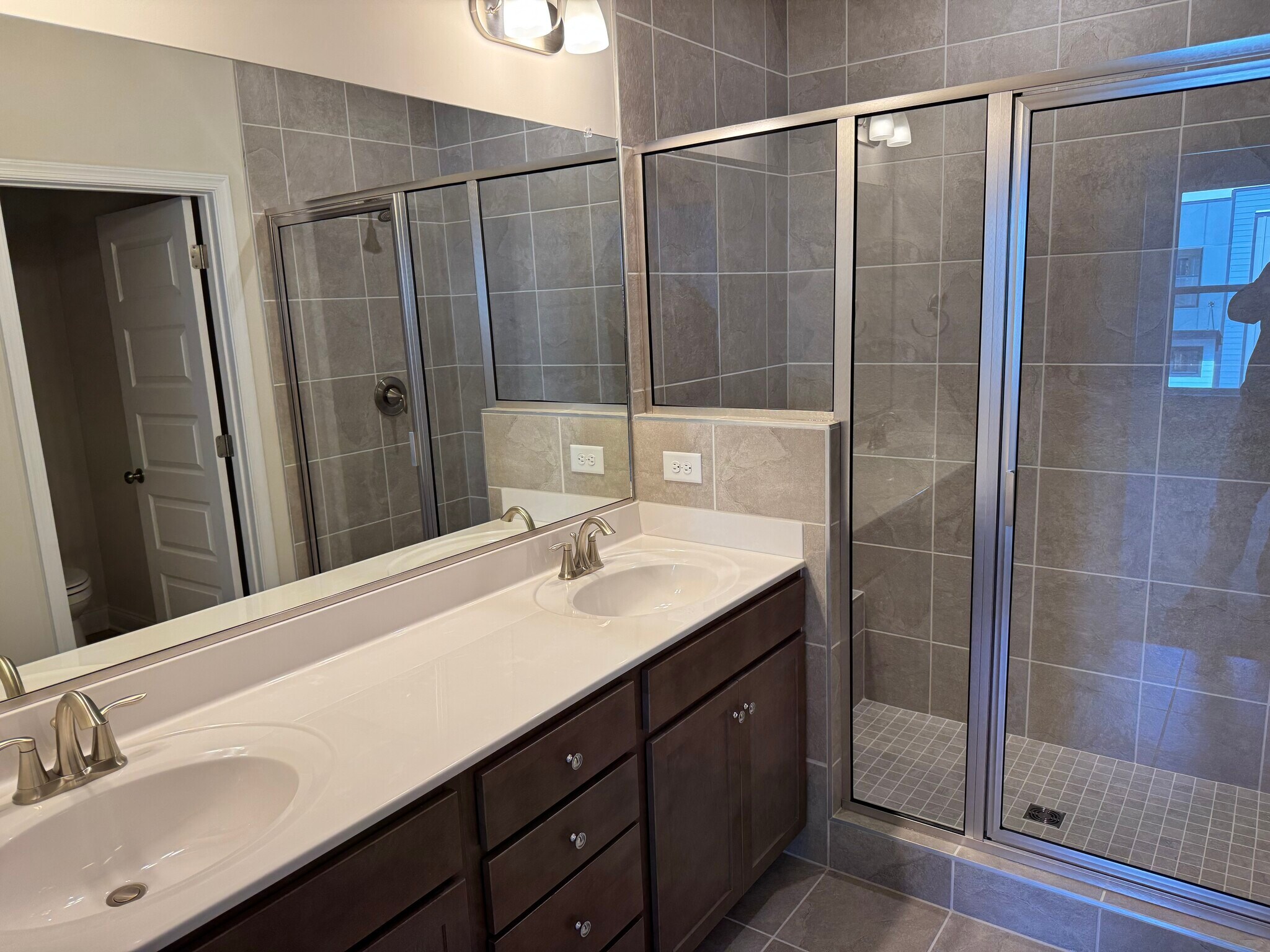 Primary Bedroom Full Bathroom - View #1 - 4406 Dominion Forest Cir