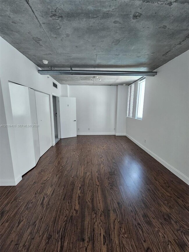 Building Photo - 690 SW 1st Ct