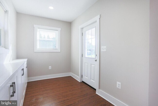Building Photo - 21411 Montgomery Ave