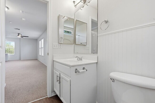 Building Photo - 4265 E Windsor Dr