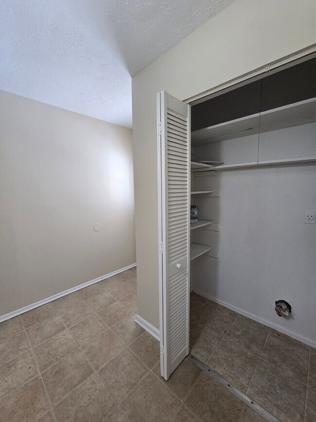 Building Photo - Nice, Recently Renovated, 3 Bedrooms, 1 Bath, Brick Ranch Home available Now! Located on a Cul de...