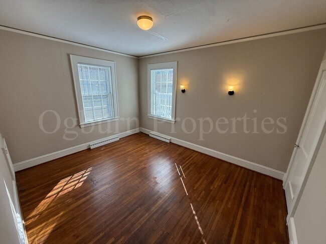 Building Photo - 202 N Hawthorne Rd