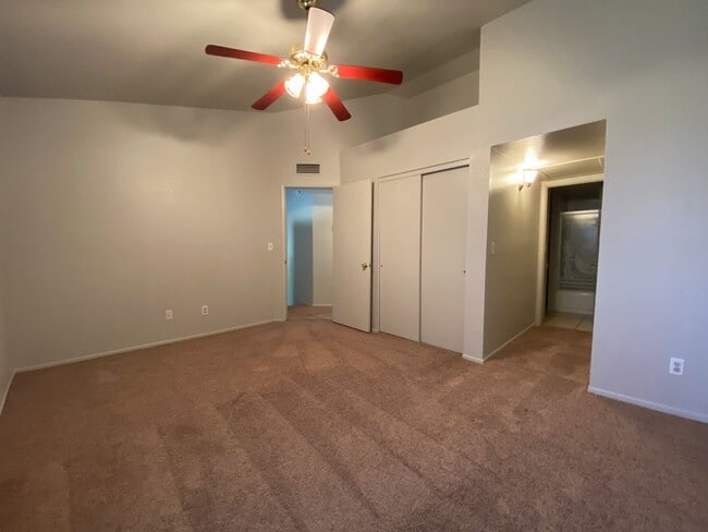 Building Photo - Chandler Townhouse 2 Bed & 1.5 Bath - 2 St...