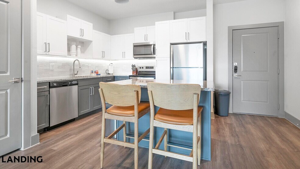 Building Photo - 2995 Railside Lp